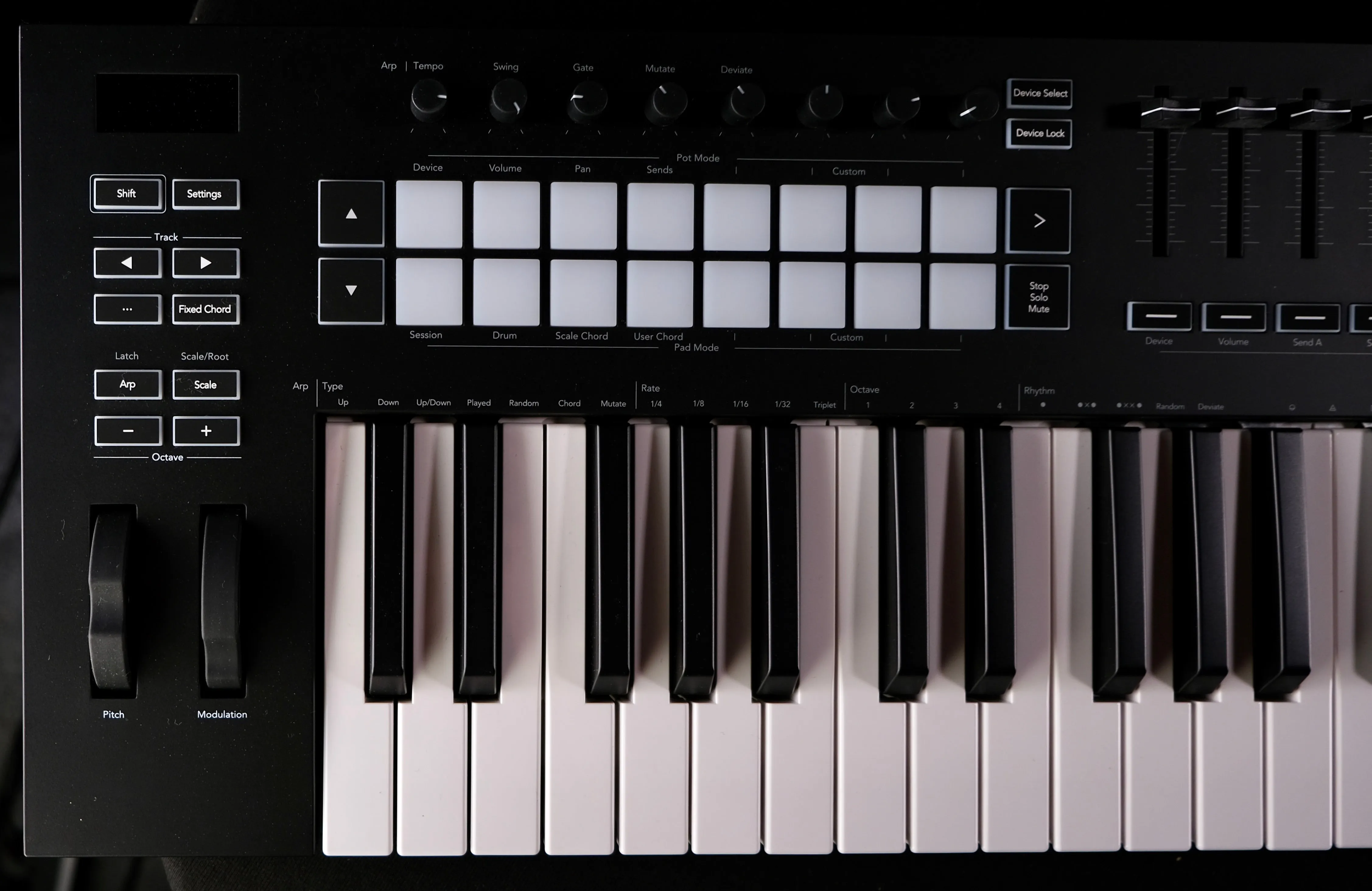 Novation Launchkey 61 (61-Key Midi Controller)