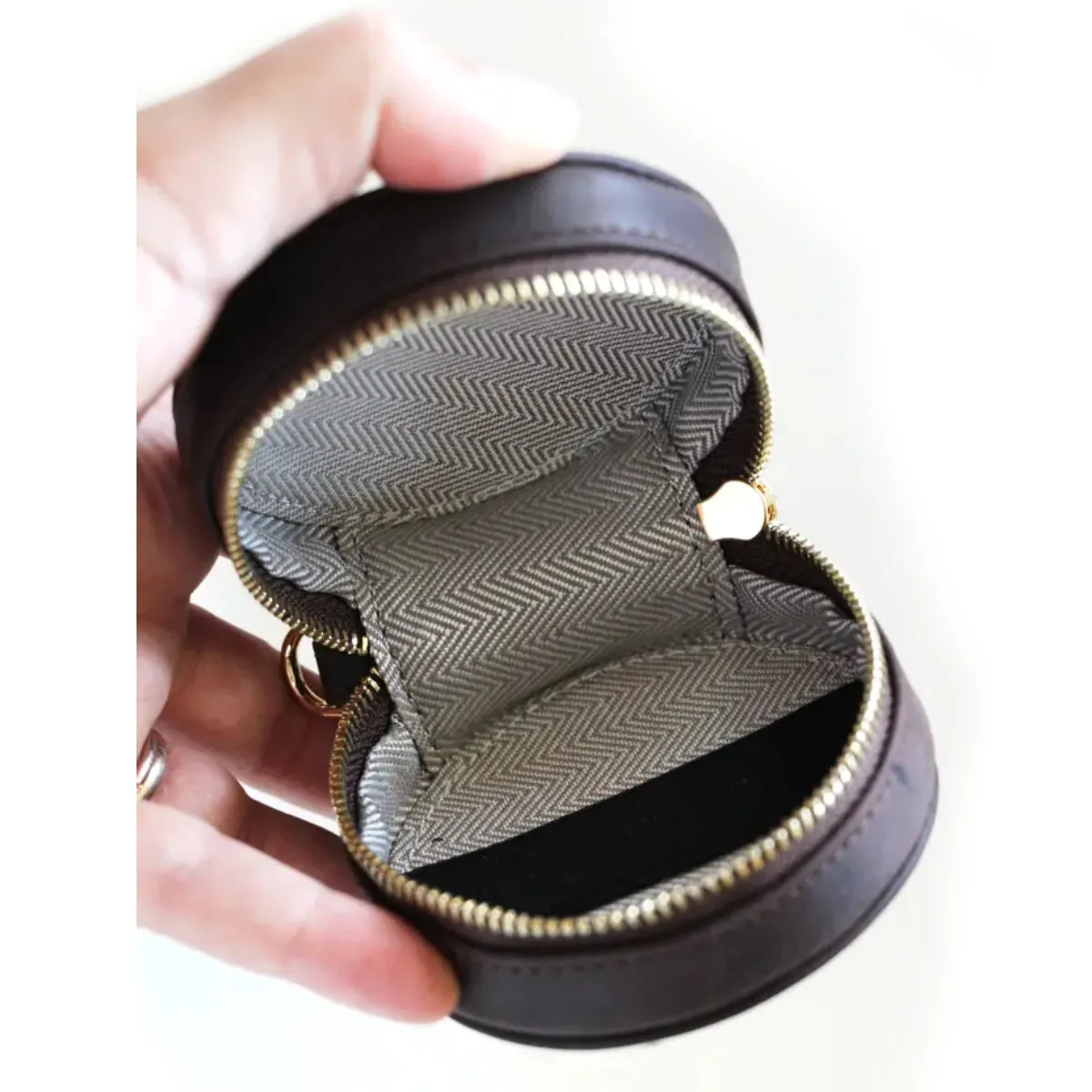 Oakbark & Chrome Stirrup Accessory Keeper